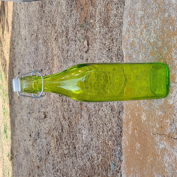 (1) Green Glass Bottle with a closable lid - Picture 1 of 3